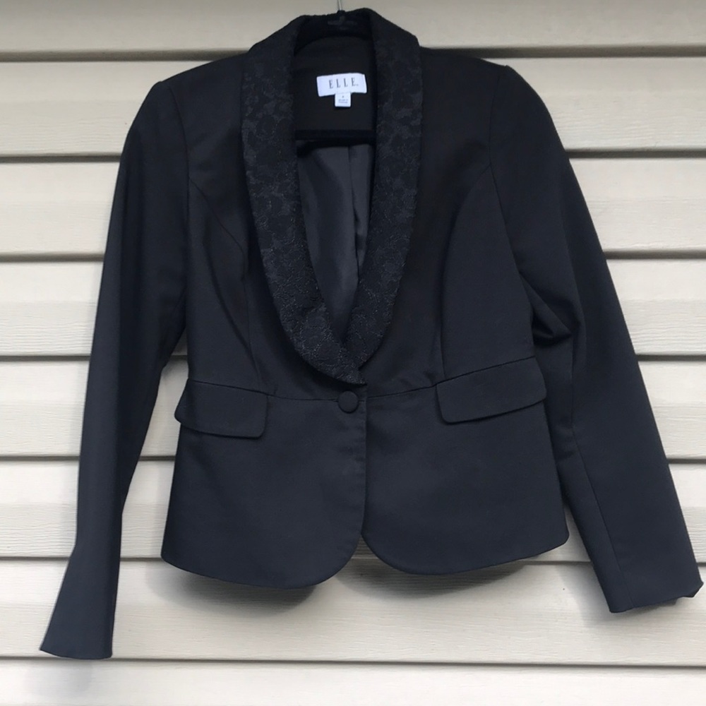 Elle black blazer